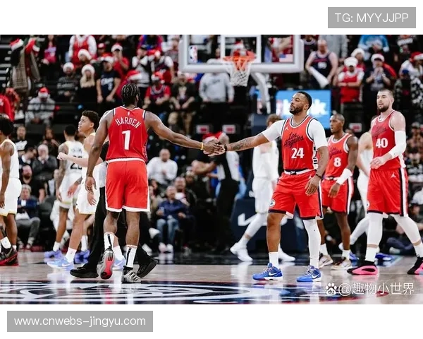 快船比赛日更衣室氛围 球队困境下的众生相