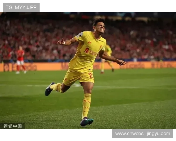 居莱尔右路精彩突破爆射，门将路易斯-儒尼奥尔神勇扑出