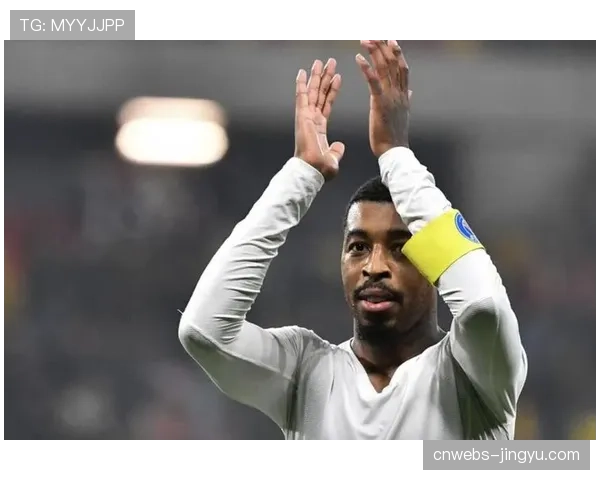 巴黎圣日耳曼考虑补强中卫，因马尔基尼奥斯和金彭贝伤病问题防线岌岌可危